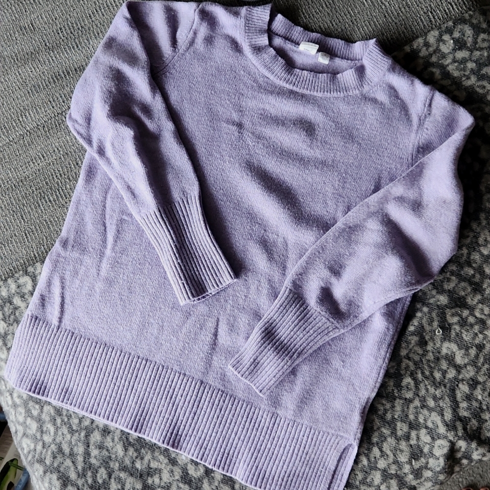 Gap sweater